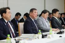 諮問会議に出席する石破茂首相（左から２番目）ら政権幹部（官邸ＨＰより）